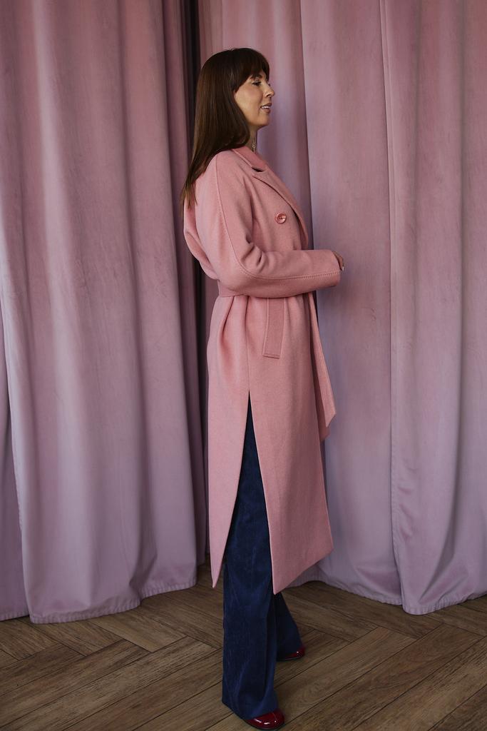Пальто розовое