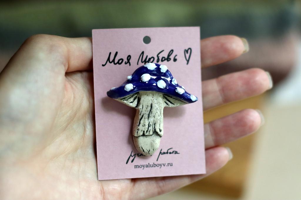 брошь "Мухомор синяя шляпка"