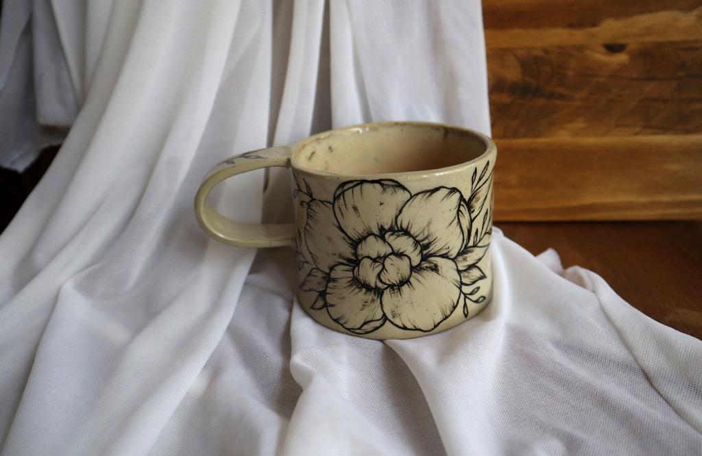 Кружка с пионами