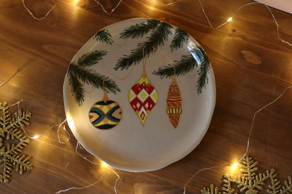 тарелка "Ёлочные игрушки" 1