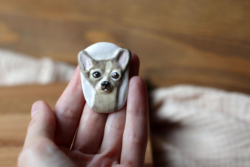 брошь "Чихуахуа"