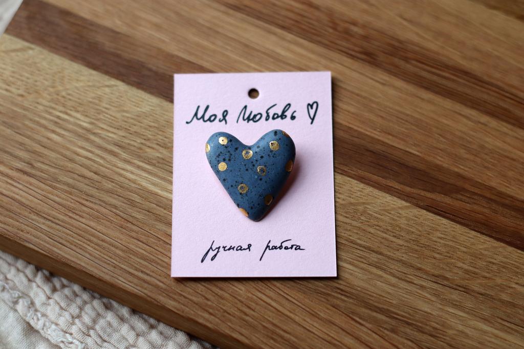 брошь-сердце  "Синее небо с золотом"