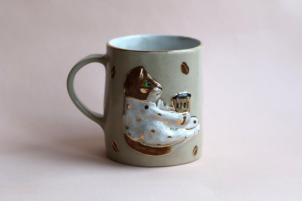 Кофейные коты. Сонные, в пижамках в горошек, с патчами