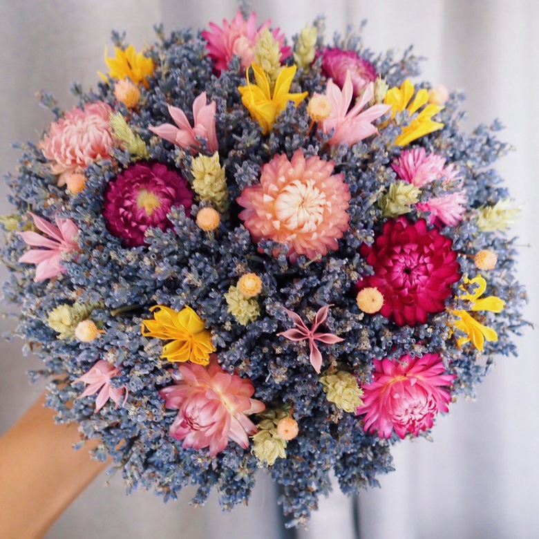 Букет из лаванды и сухоцветов