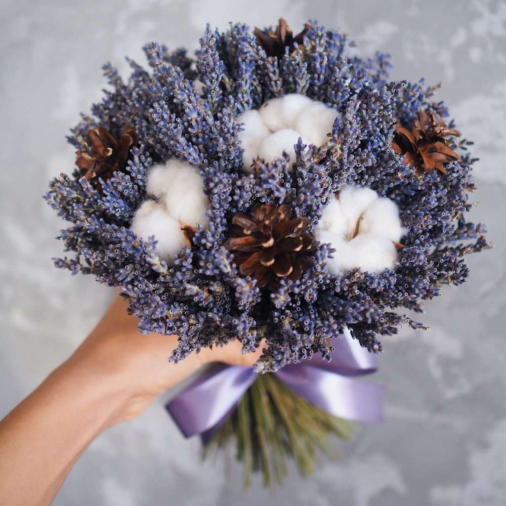 букет лаванды с шишками