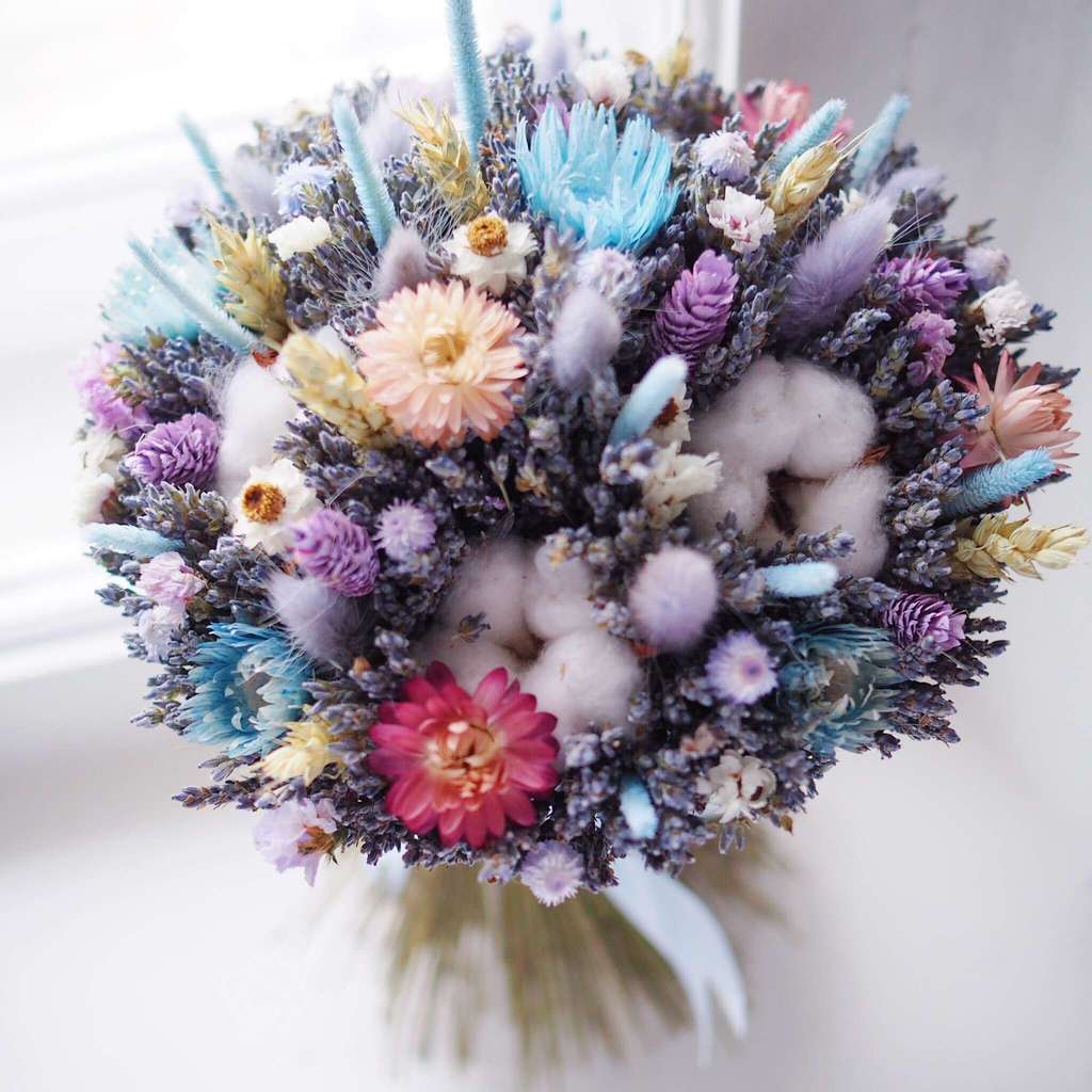 букет и лаванды и лагуруса