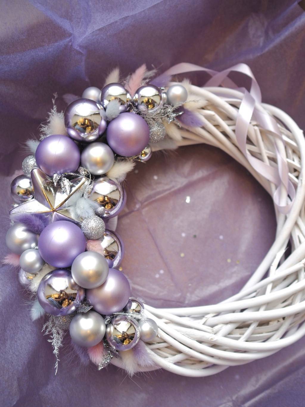 новогодний венок на виноградной лозе