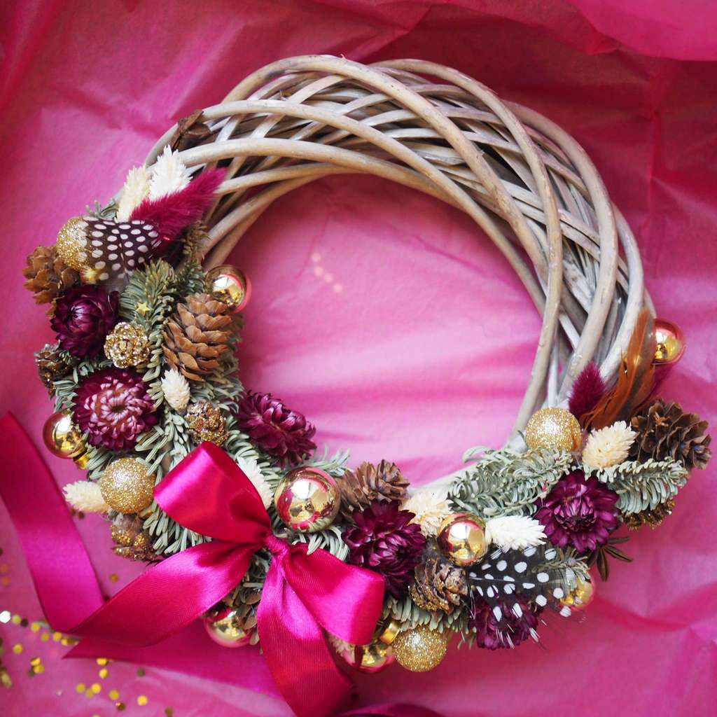 новогодний венок с сухоцветами и нобилисом