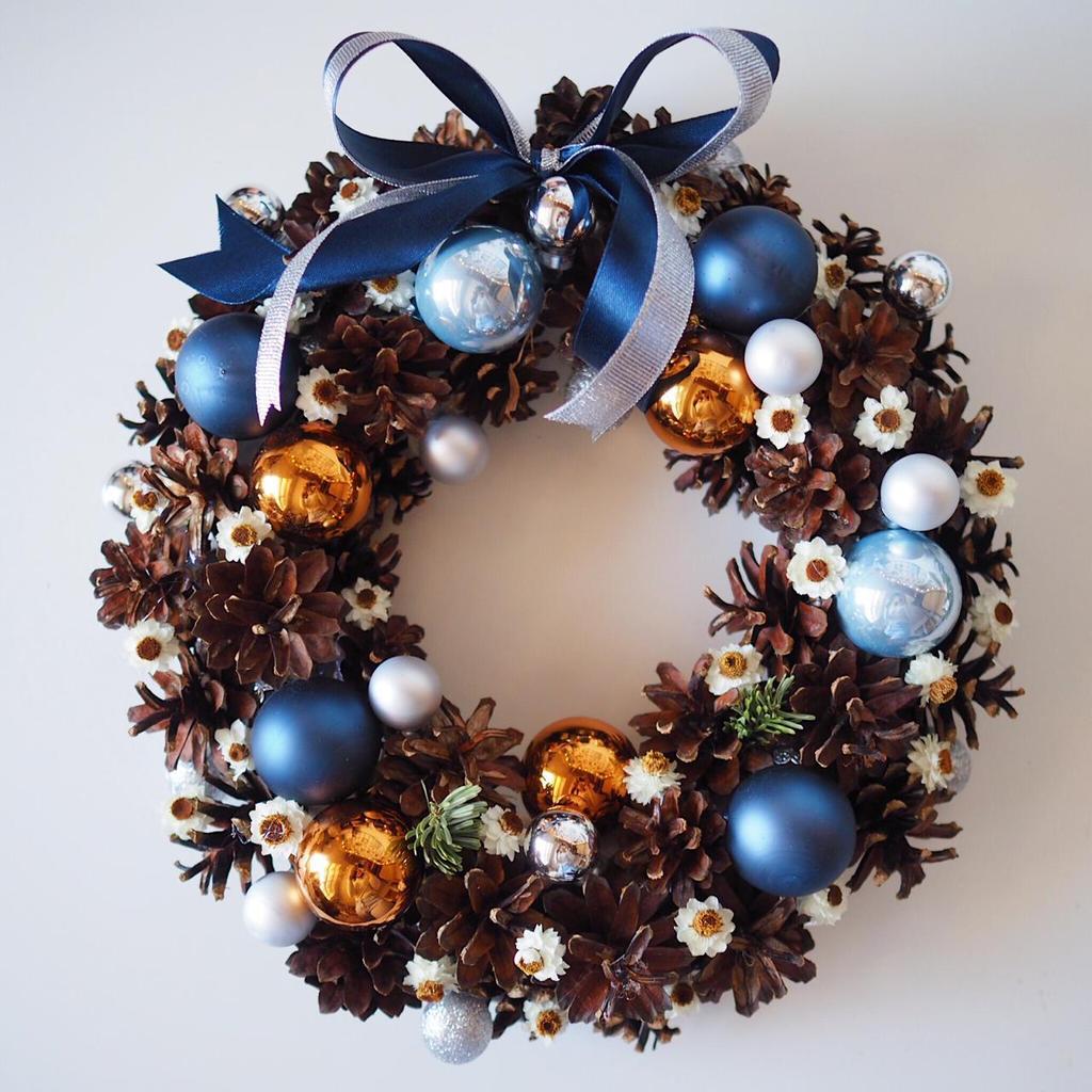 новогодний венок из шишек lafleurdecor.ru