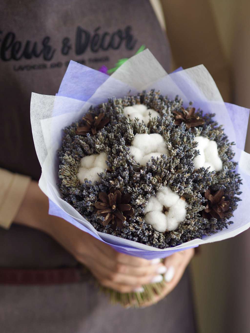 Букет с лавандой и шишками