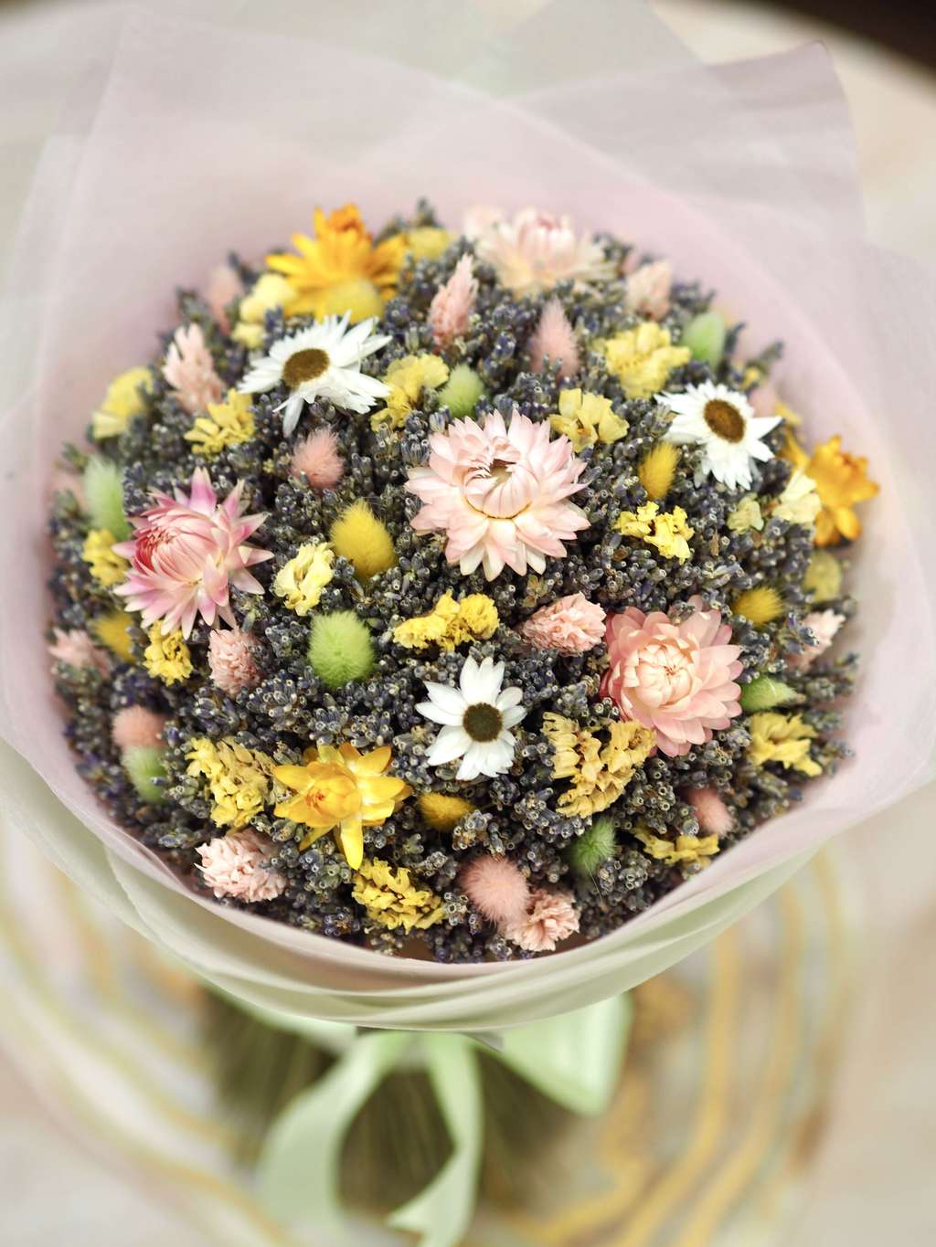 букет из лаванды с ромашками