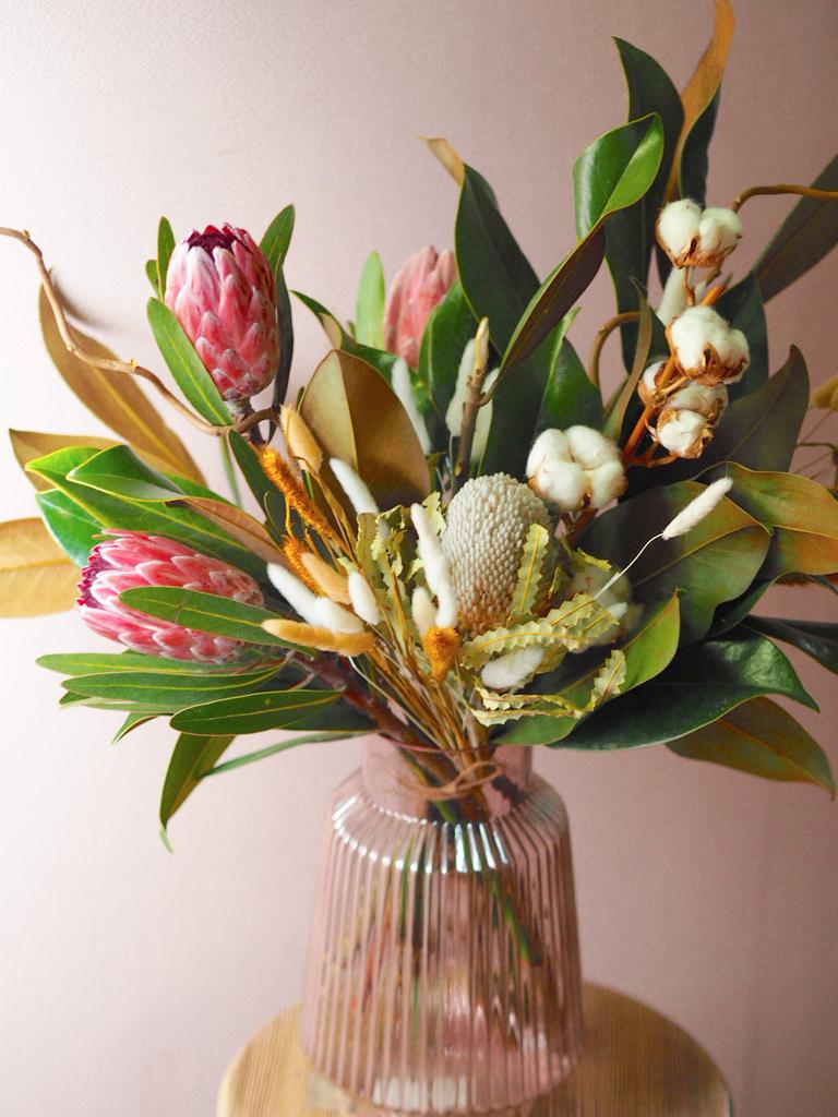 Интерьерная композиция "Листья магнолии" (пример работы, нет в наличии)