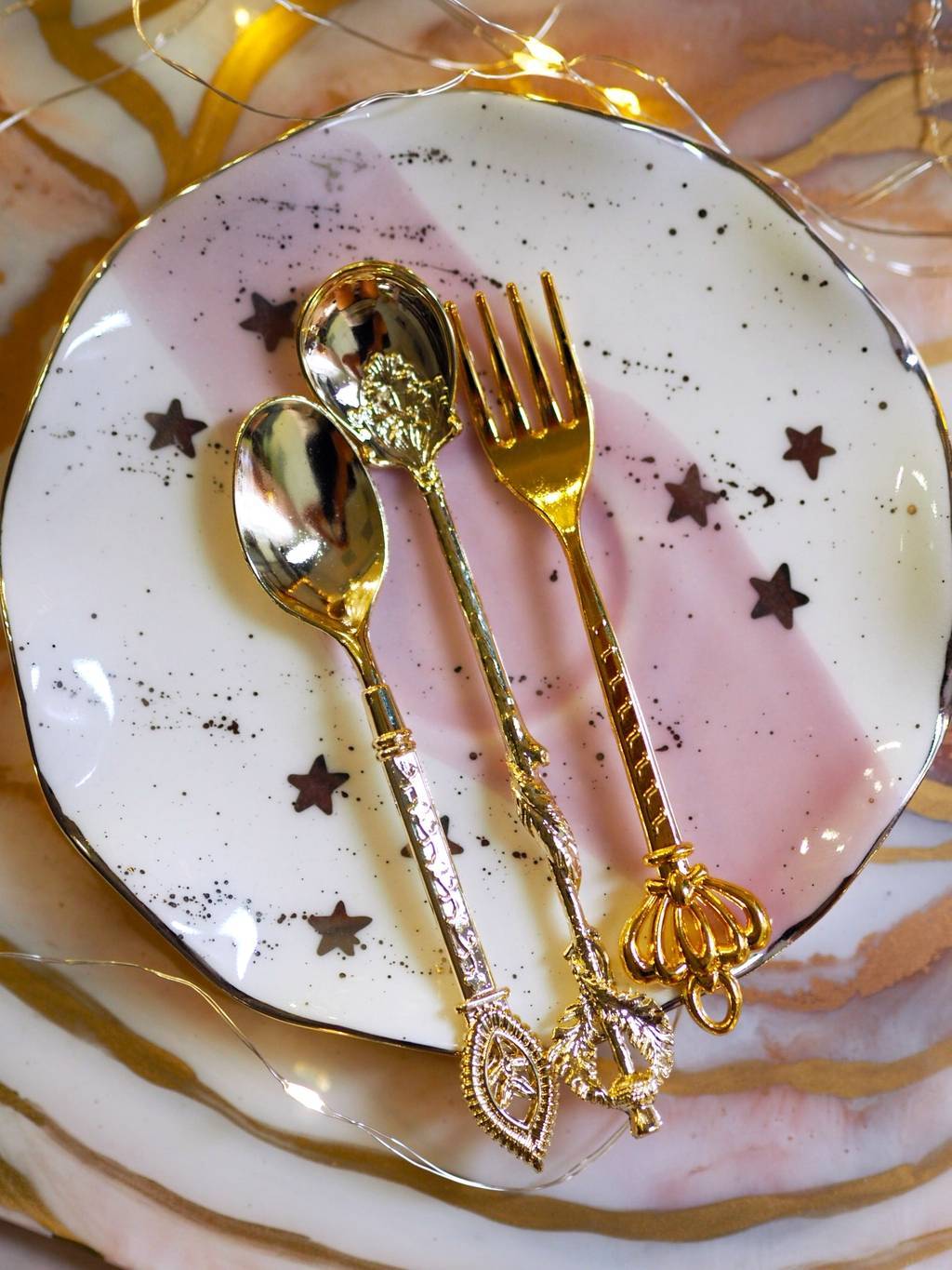 Золотые декоративные приборы