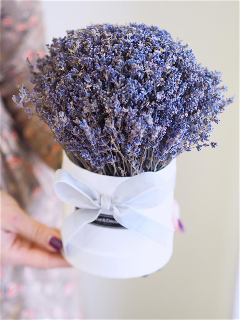 Коробочка с очень ароматной крымской лавандой