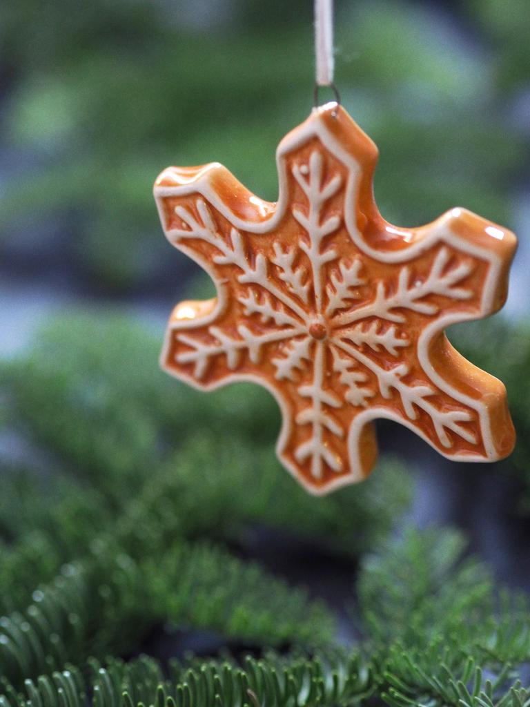 Снежинка из керамики