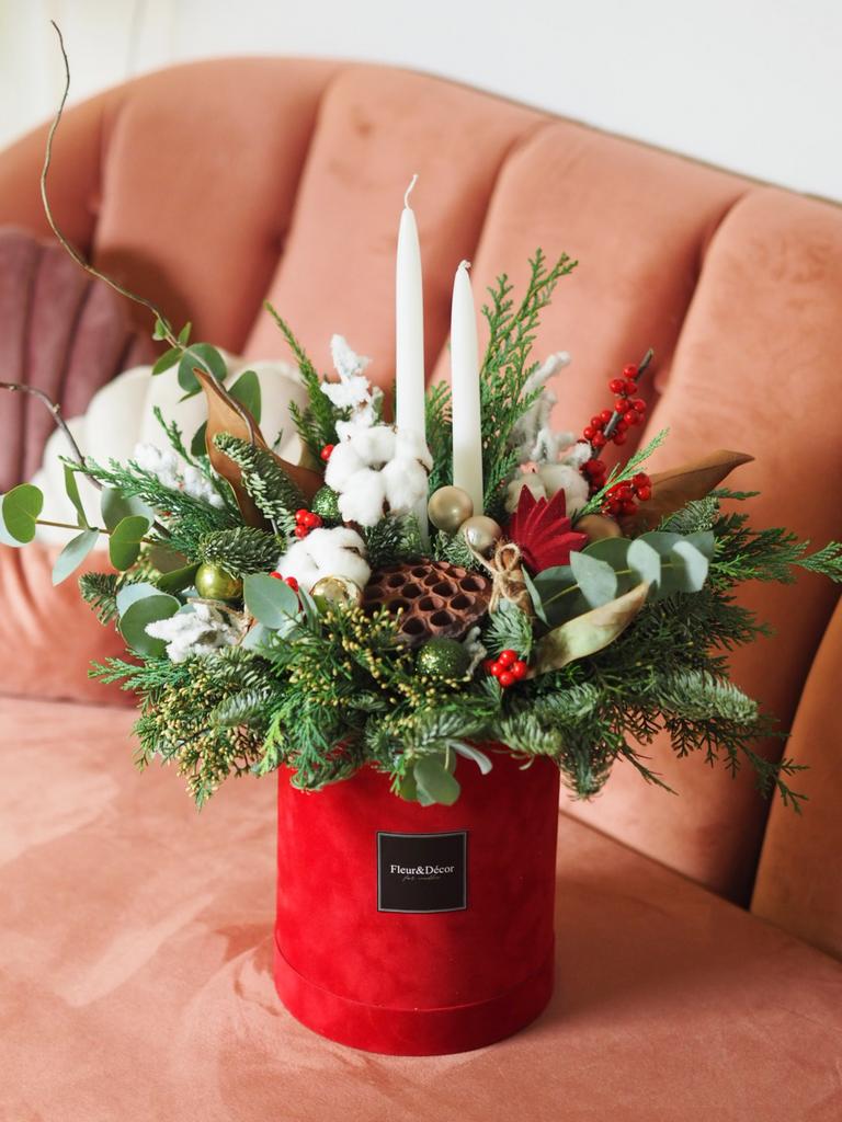 Композиция в красной бархатной коробке со свечами