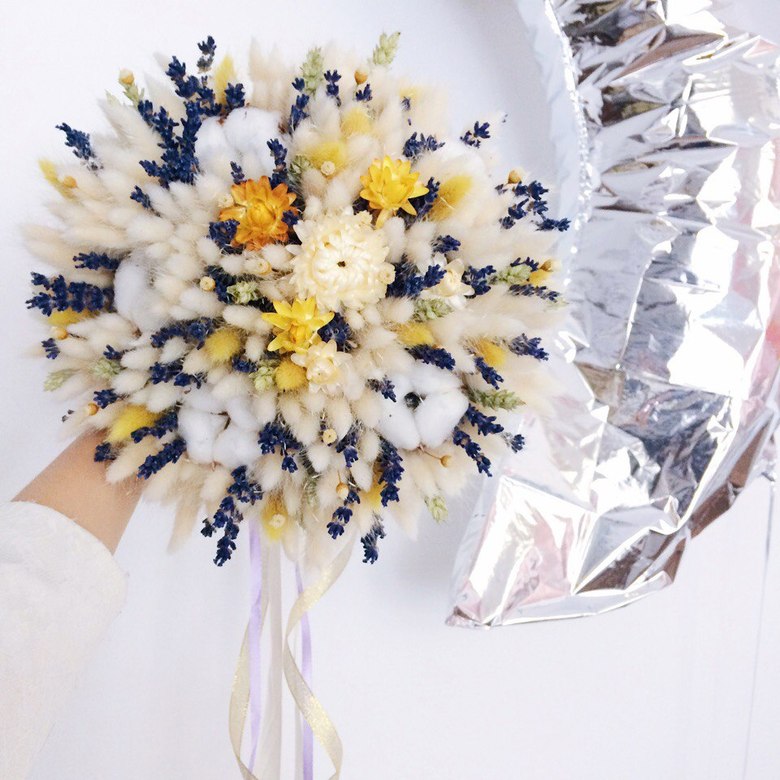 букет из сухоцветов с лавандой