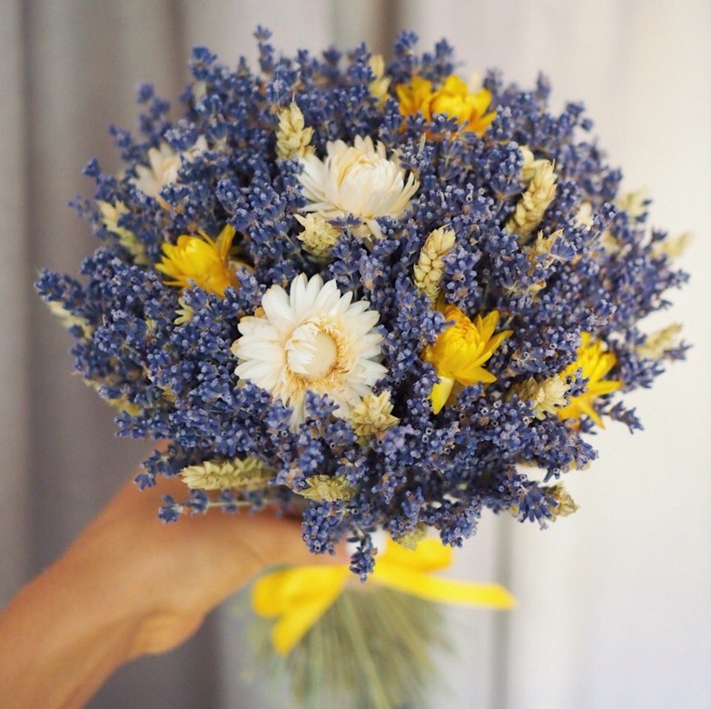 букет из лаванды с ромашками