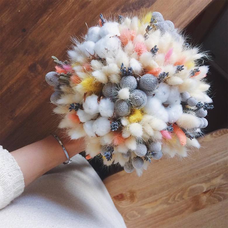 букет с хлопком и брунией