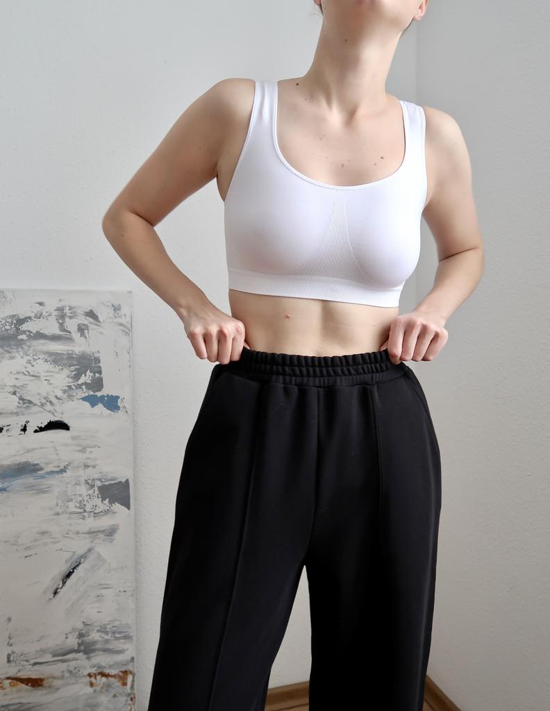 Топ на широких бретелях