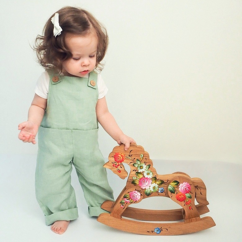 Настольная лошадка-качалка из дерева с Жостовской росписью