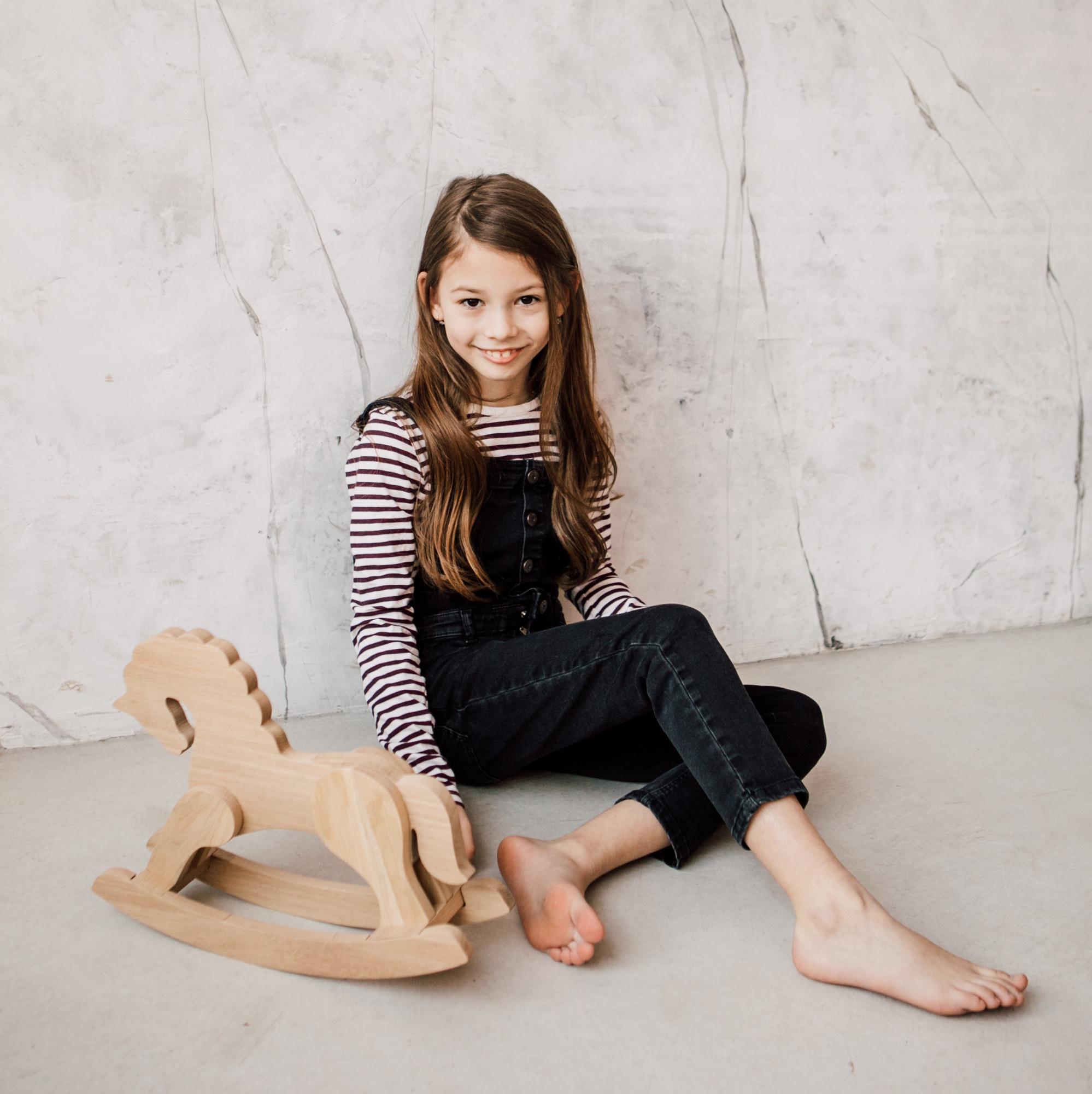 Настольная лошадка-качалка из дерева