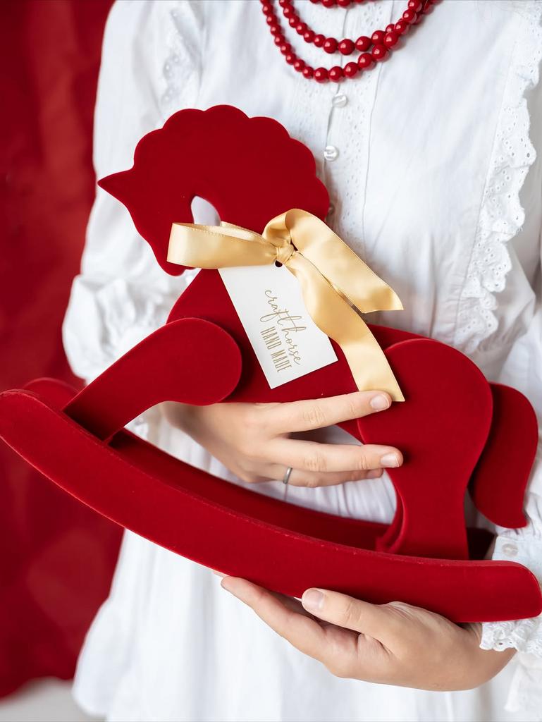 Лошадка красная бархатная в подарочной упаковке