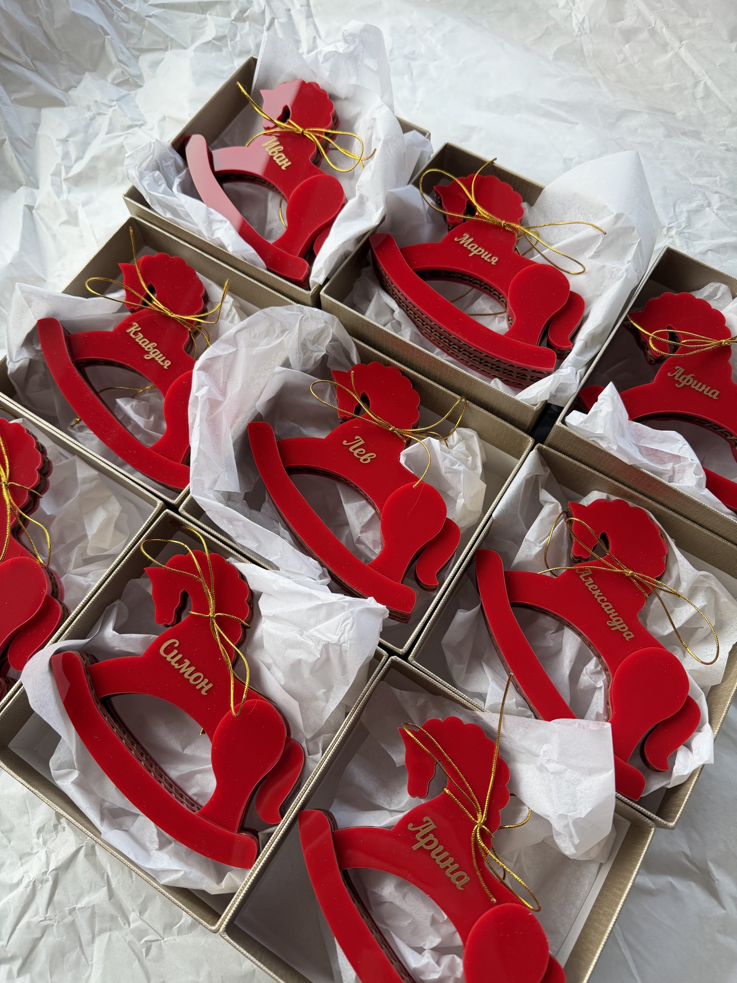 Лошадка красная