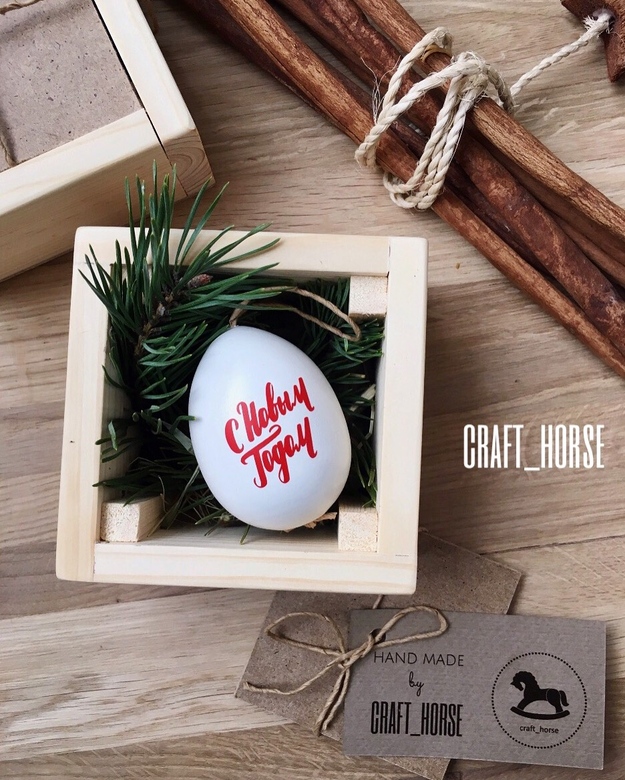 Новогоднее яйцо в коробочке