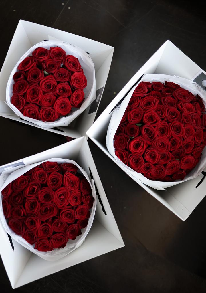 СЭТ из роз ред наоми