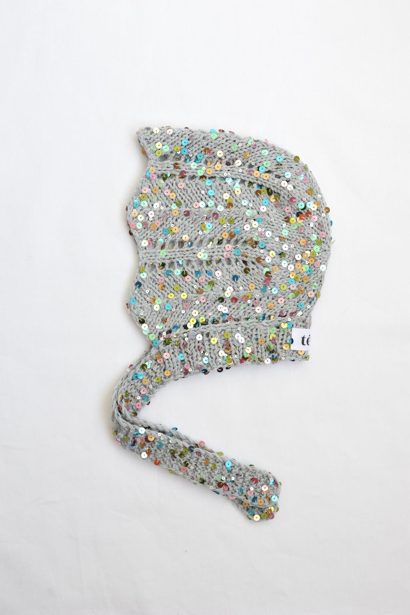 Чепчик с пайетками ажурный серо-голубой