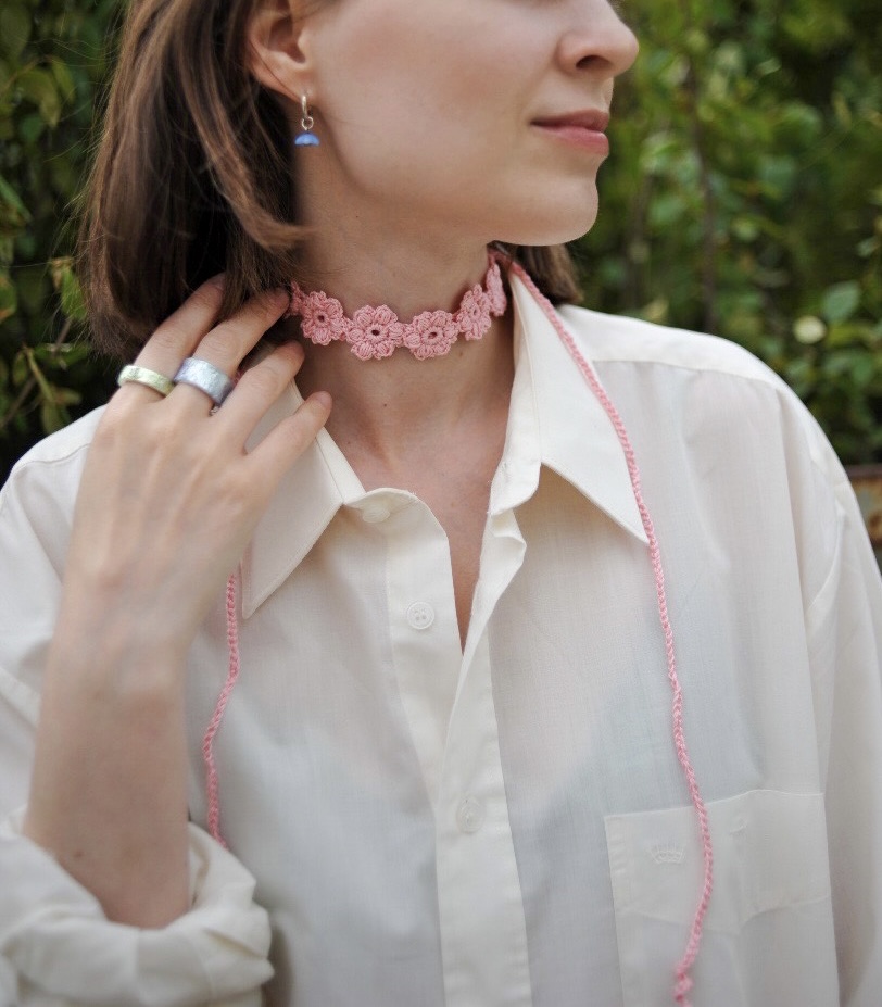 Чокер-пояс из цветов розовый