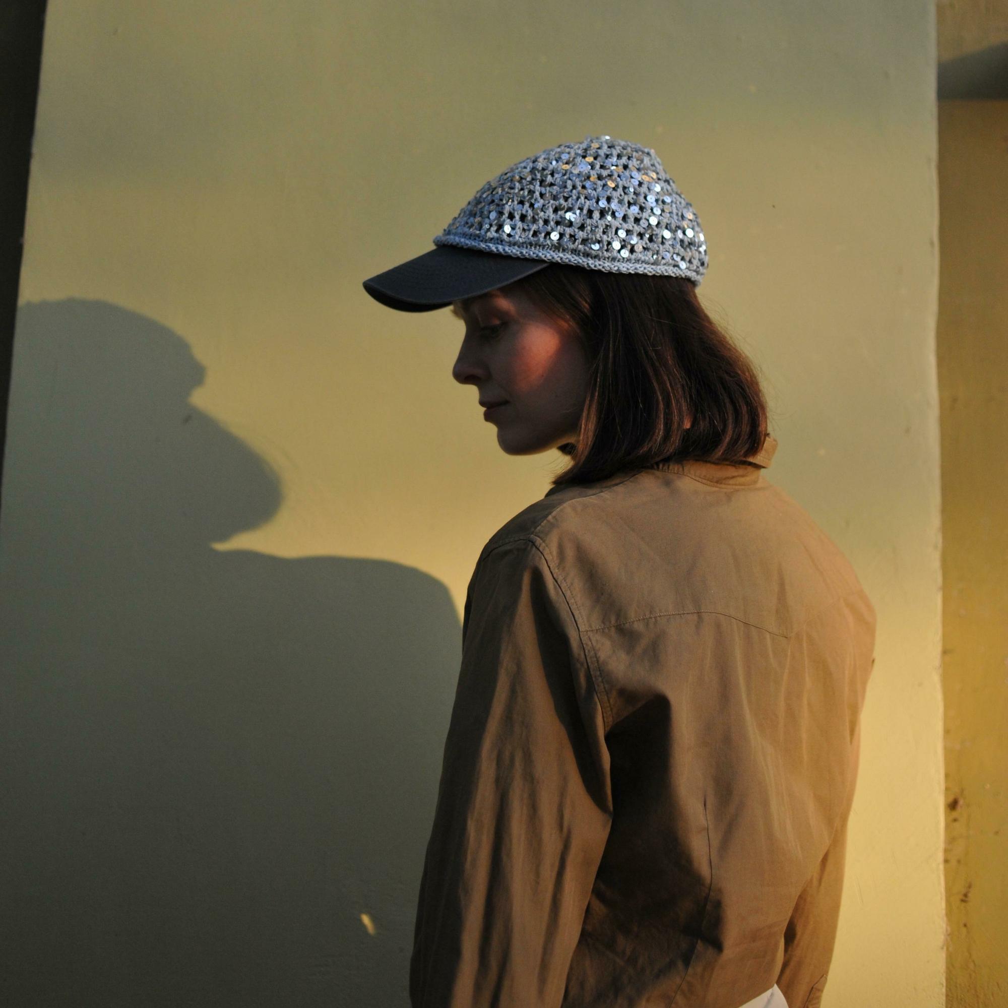 Шапочка из хлопка с пайетками голубая