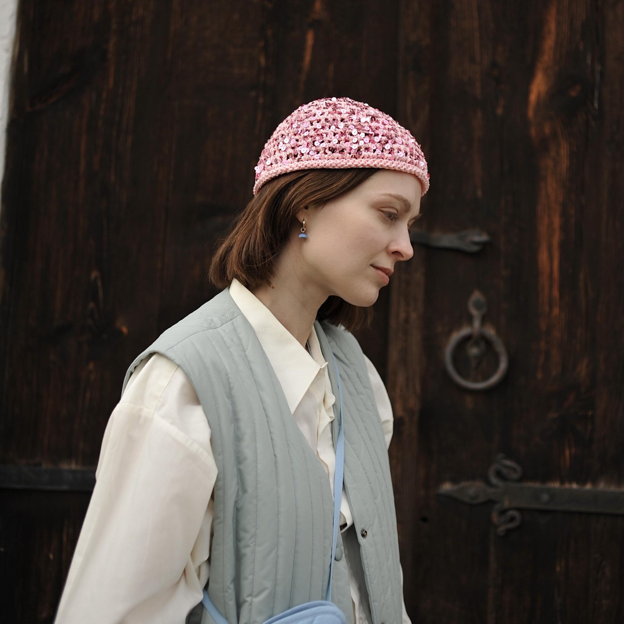 Шапочка из хлопка с пайетками розовая