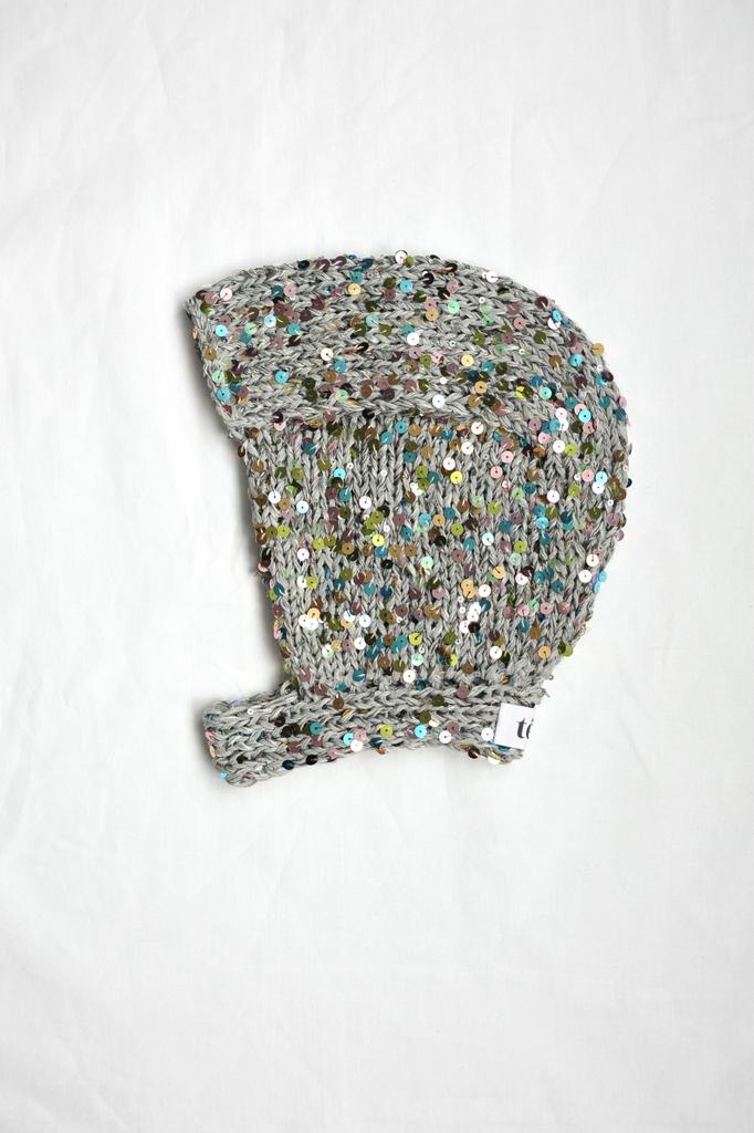 Чепчик с разноцветными пайетками из хлопка со льном серый