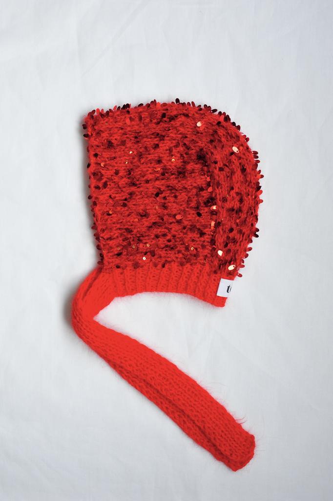 Чепчик с блёстками алый