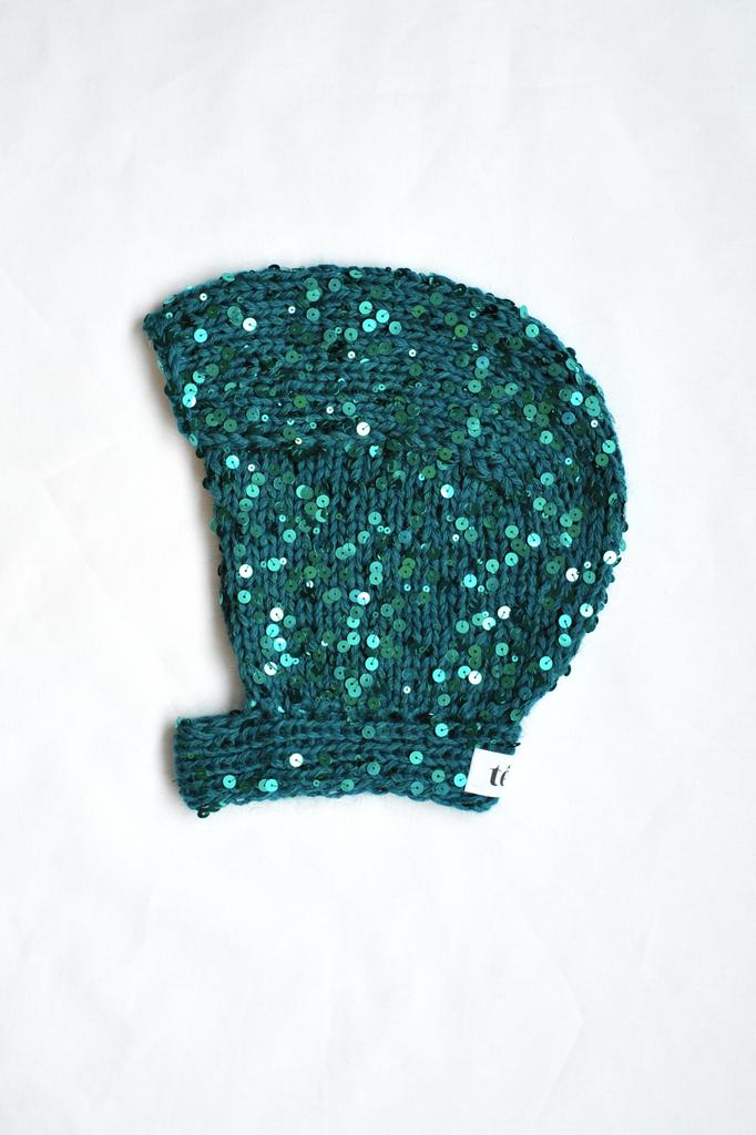 Чепчик с пайетками изумрудный