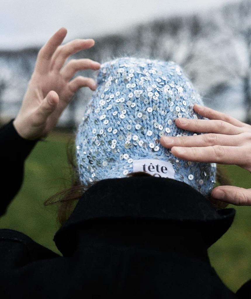 Чепчик голубой с пайетками