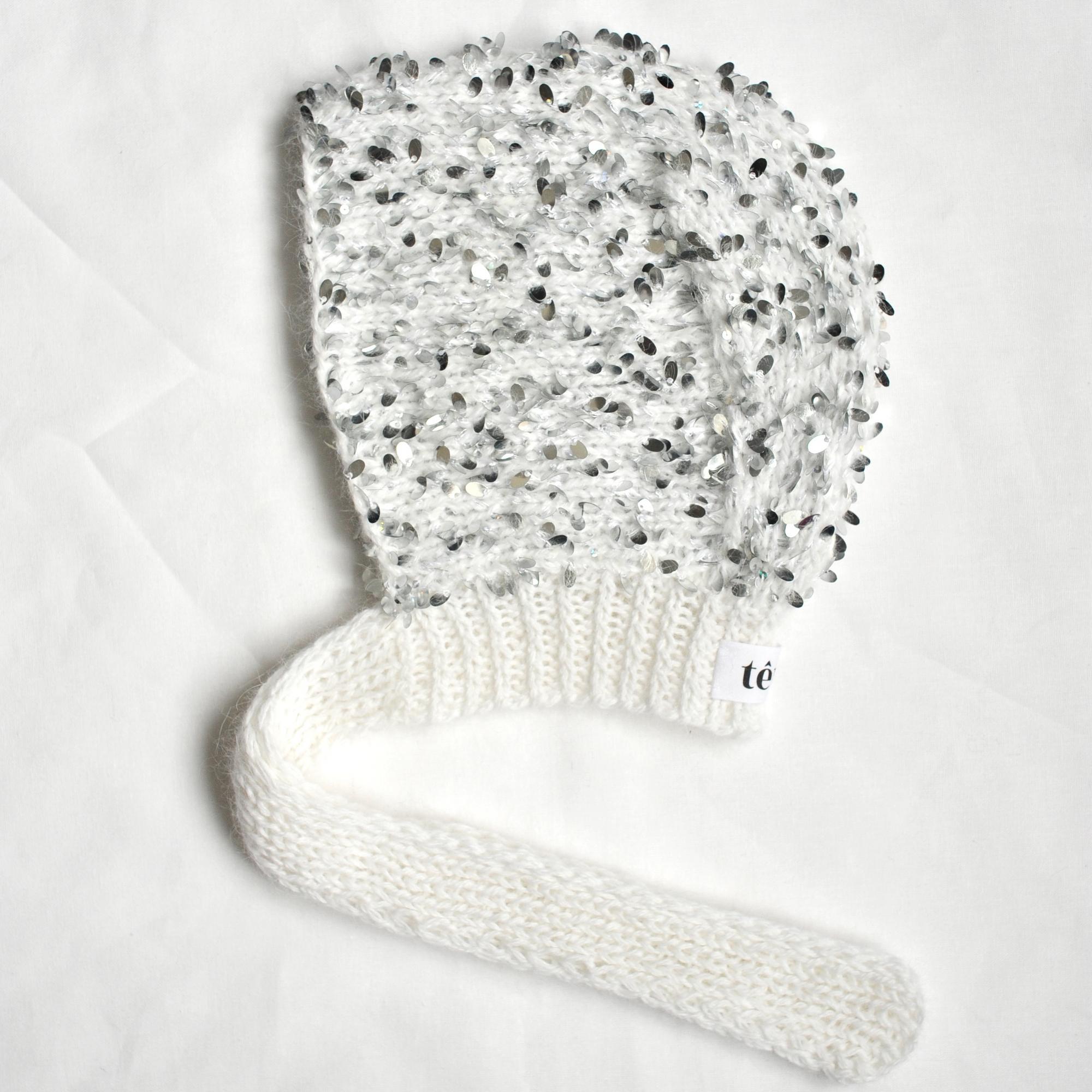 Чепчик с блёстками белый