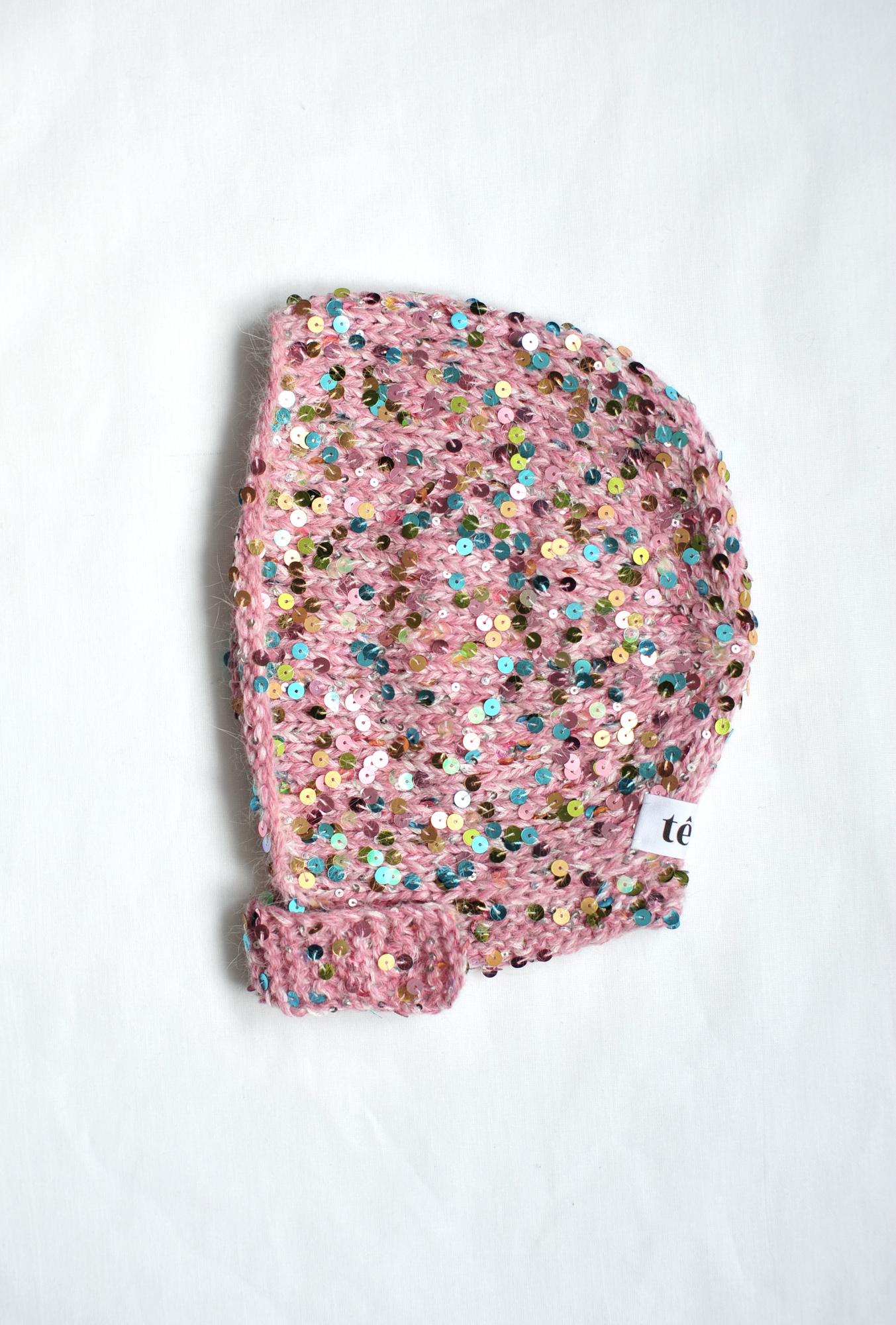 Чепчик с пайетками розовый