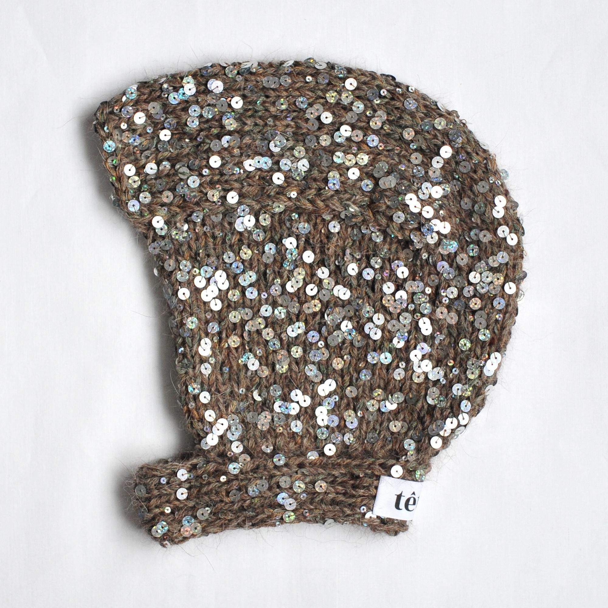 Чепчик с пайетками коричнево-зелёный