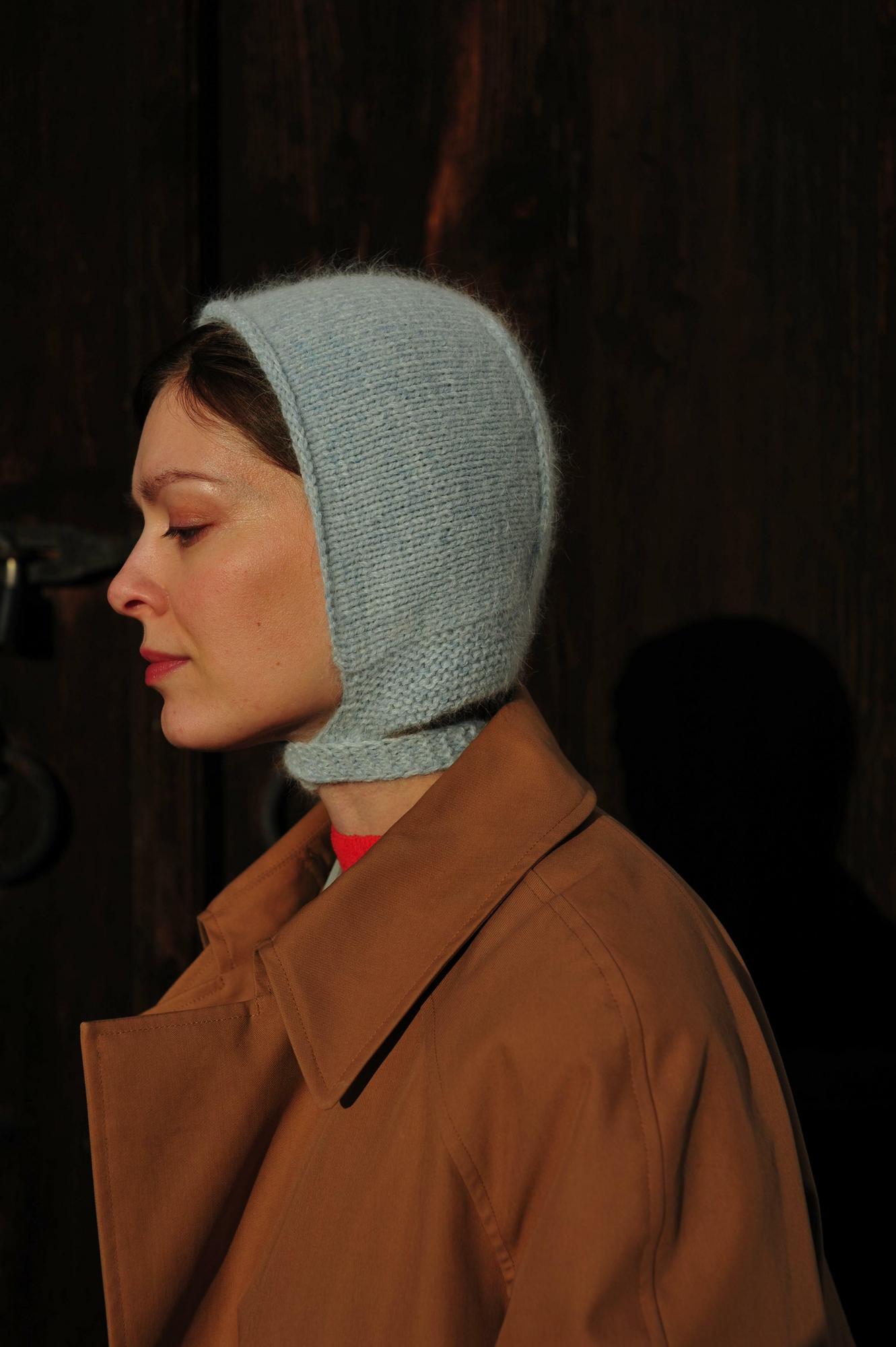 Чепчик небесно-голубой