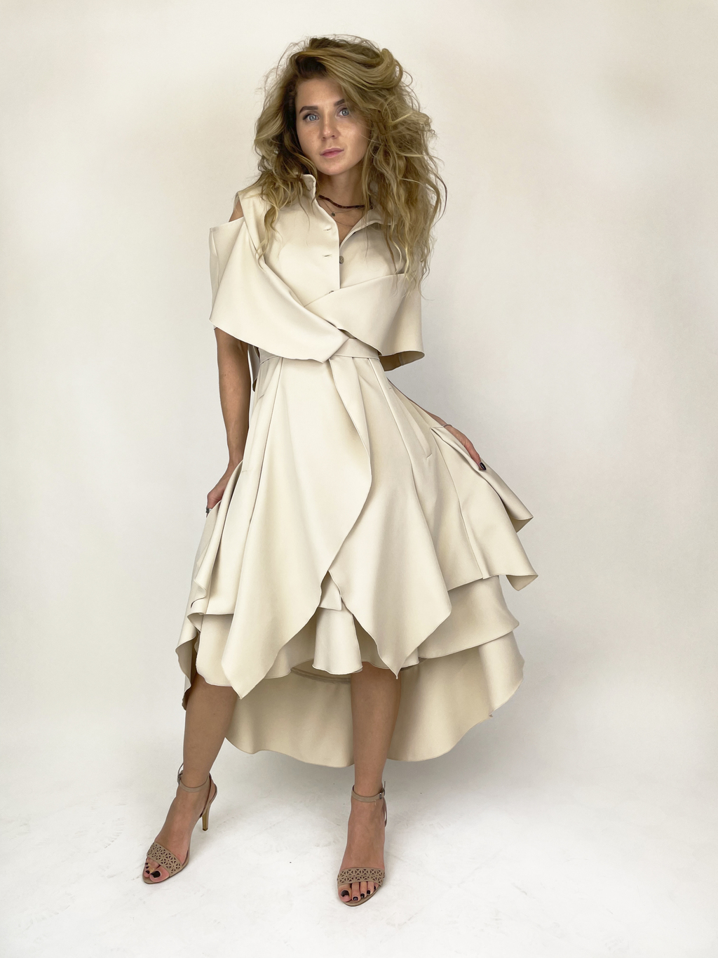 Shirt dress with ruffles (beige)