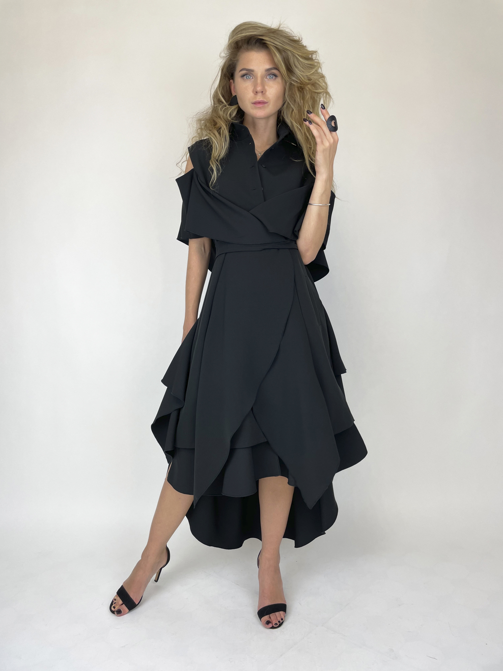 Shirt dress with ruffles (black)
