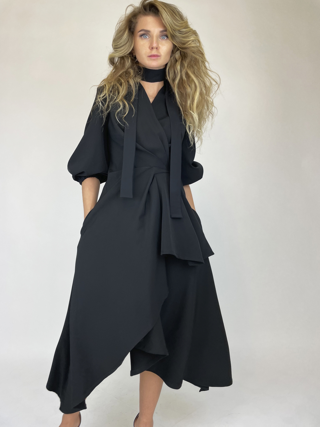 Wrap dress with sleeves (black)