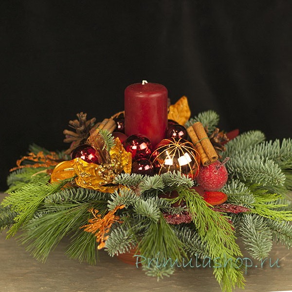 Новогодняя композиция  с красной свечой