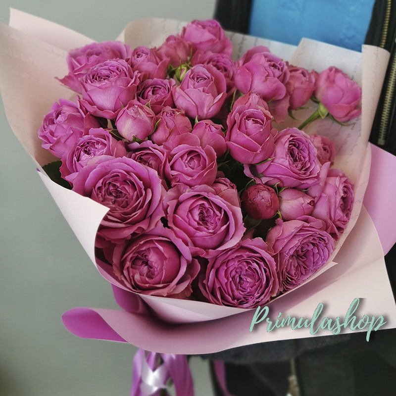 МОНОБУКЕТ ИЗ КУСТОВЫХ РОЗ "МИСТИ БАБЛС"