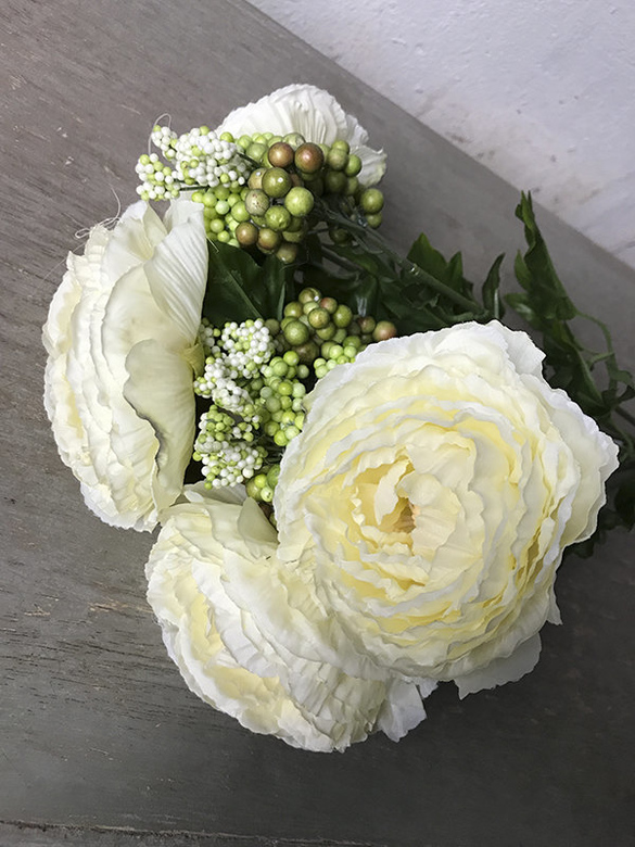 Букет ранункулюсов светло-кремовый