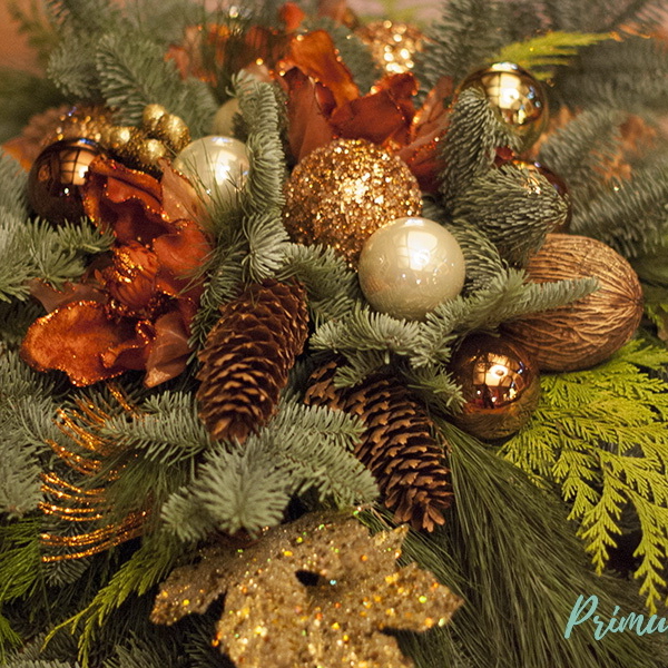 Новогодняя композиция в шоколадной гамме