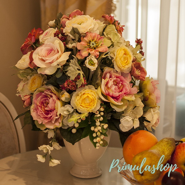 КОМПОЗИЦИЯ ИЗ ИСКУССТВЕННЫХ ЦВЕТОВ НА СТОЛ ДЛЯ ИНТЕРЬЕРА